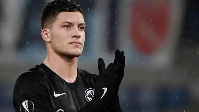 苏亚雷斯加盟巴萨为什么被称为足坛最骚操作？