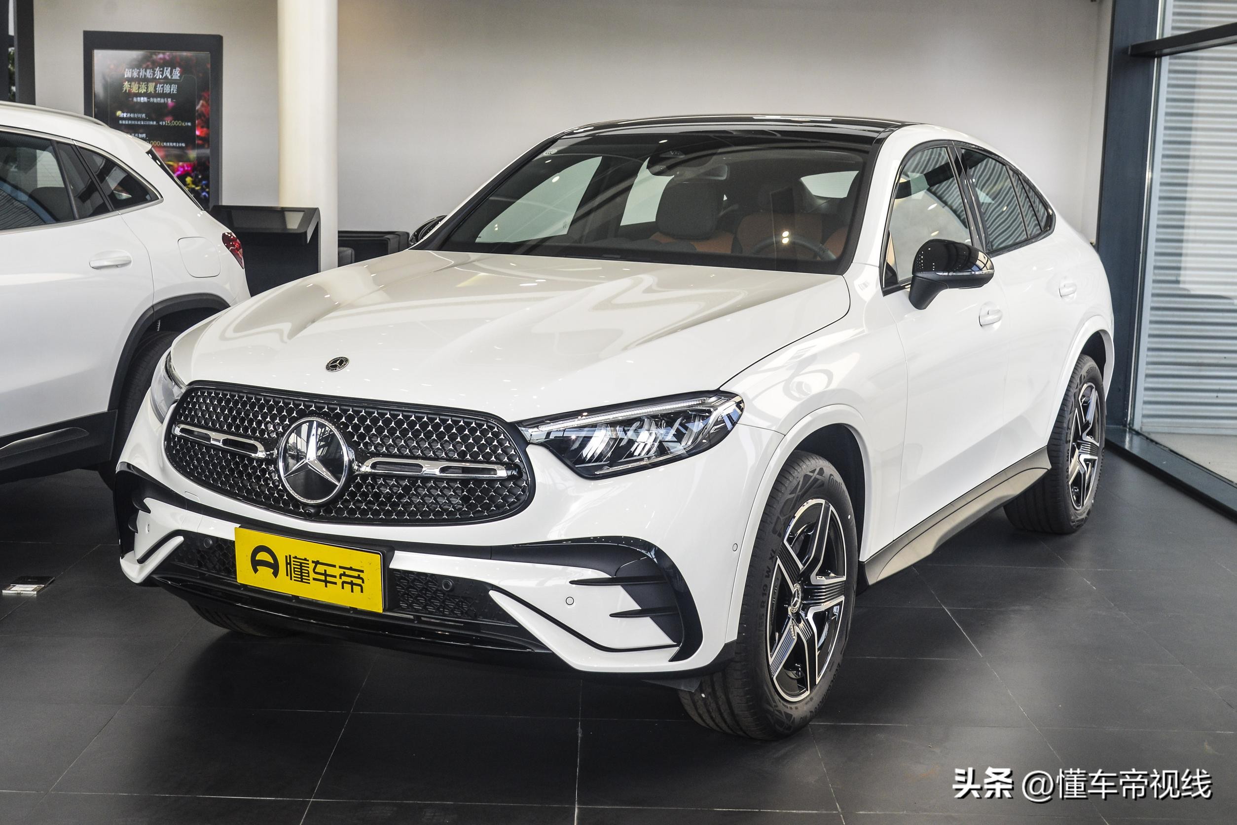奔驰GLC轿跑2025款配置_奔驰GLC轿跑价格48.95万元_奔驰glc260报价
