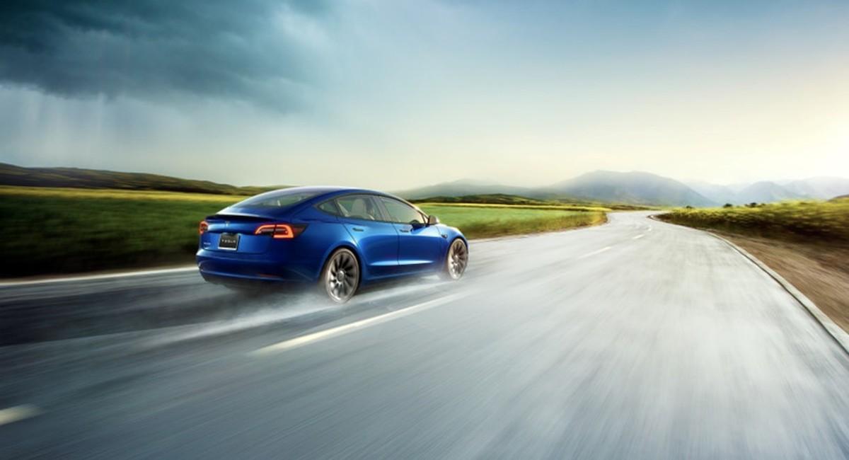 特斯拉为何突然召回40万辆汽车？