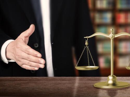 怎么区分行政和律师？两者有啥联系？