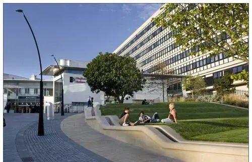 在谢菲尔德大学留学，怎么靠华人论坛省下10万冤枉钱？