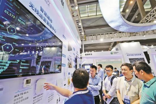 2025年梦见自己成为记者预示什么？星座运势与事业转机解码