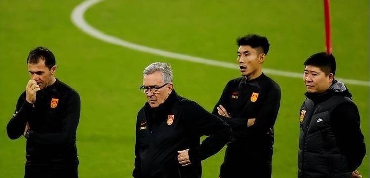 国足战澳大利亚为何要带4名归化球员？