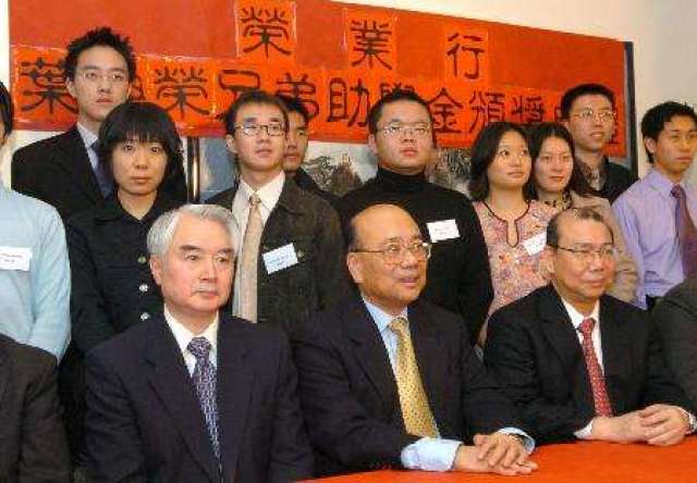 叶焕荣资产怎么积累的？从10英镑到亿万富翁的逆袭秘诀是什么？