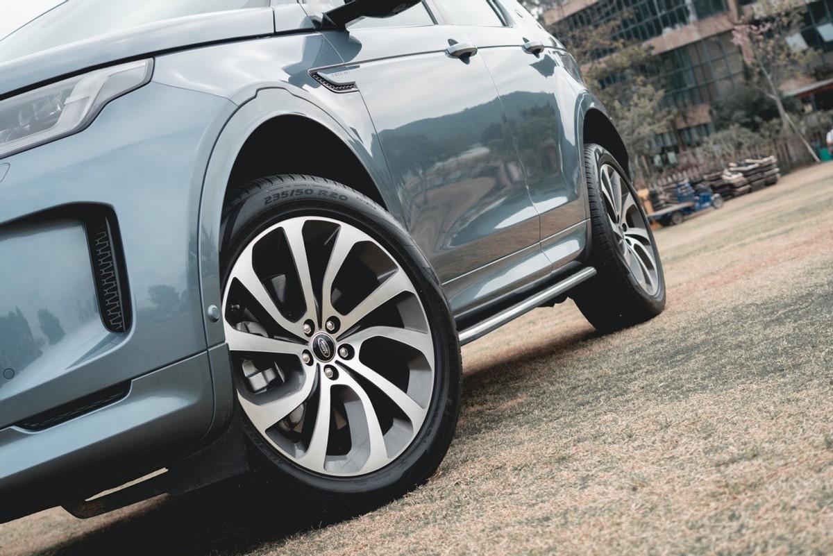 路虎小型SUV怎么选?预算有限又想要豪华感,30万级路虎发现运动版省8万 路虎小型SUV怎么选?预算有限又想要豪华感,30万级路虎发现运动版省8万