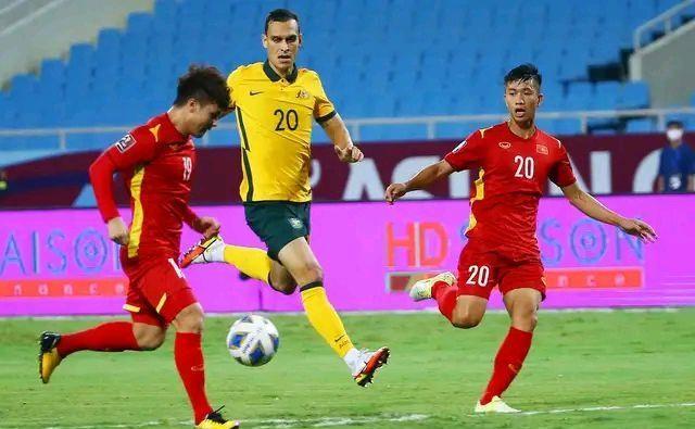 中国男足为啥越砸钱越踢不过越南？