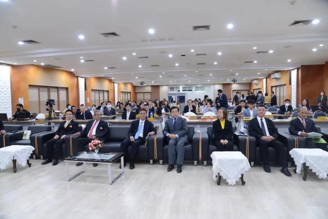 在泰国找工作必须注册华人论坛吗？