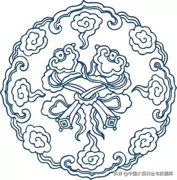 2025年梦见统治者给衣物穿吉凶解析：双鱼座贵人指南