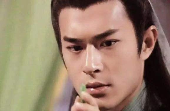 为什么算命先生总说不能碰眉毛？