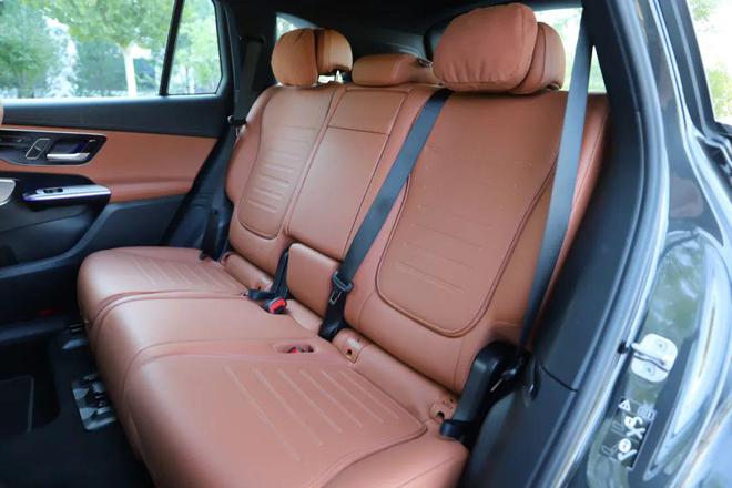 奔驰GLC 300 L 4MATIC 豪华型 7座评测_奔驰glc300七座报价及图片_全新奔驰GLC 300 L 4MATIC 豪华型 7座价格