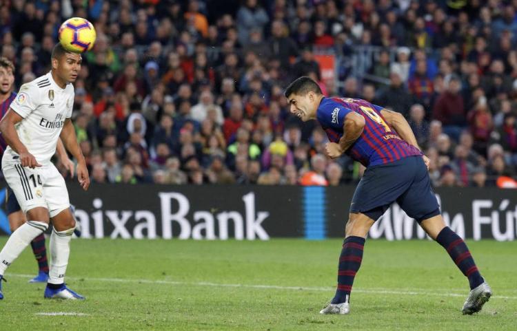 皇马全家福里为什么总有人穿西装？