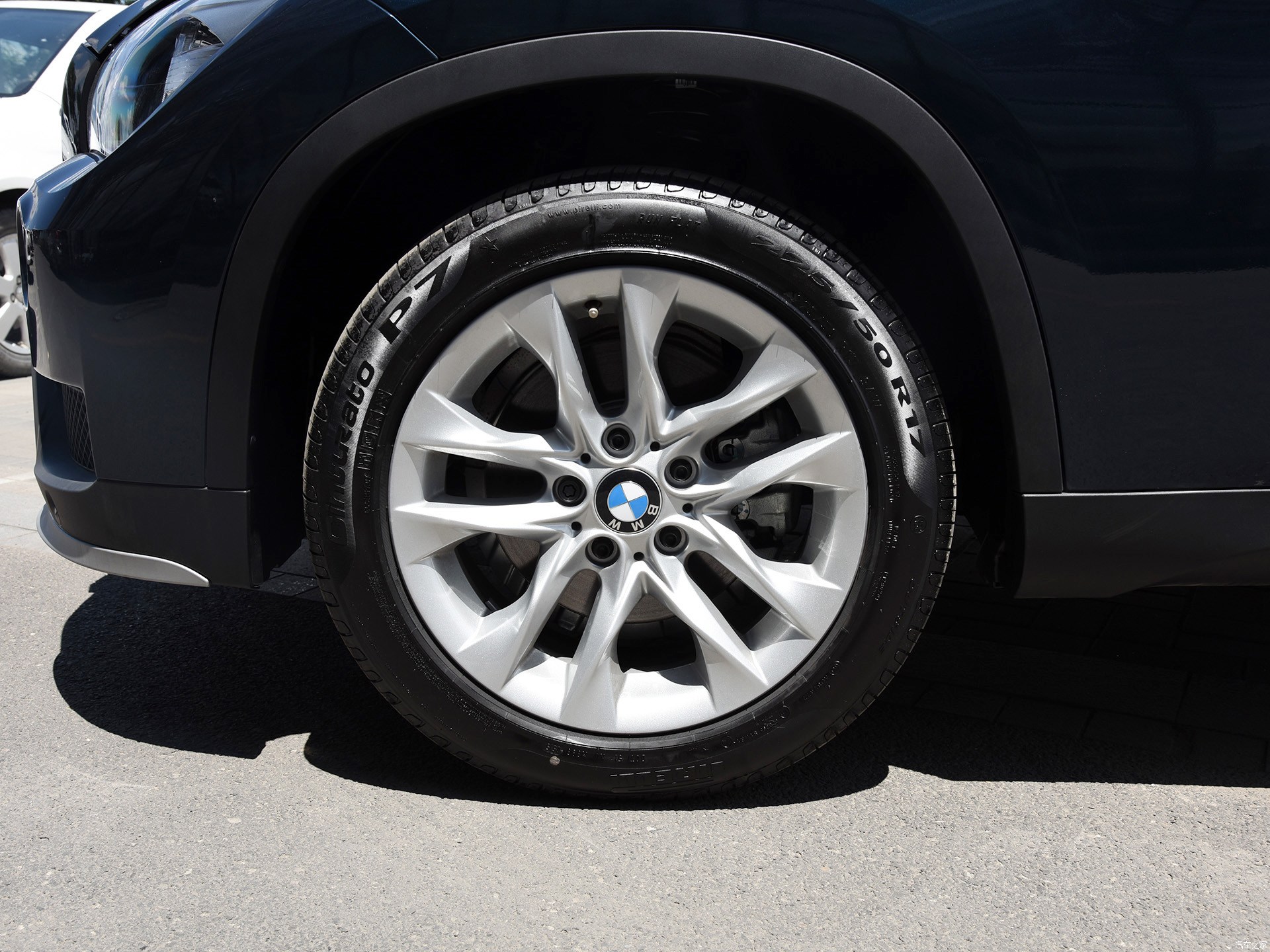 宝马x1原装轮胎是什么牌子_防爆胎多少钱一条