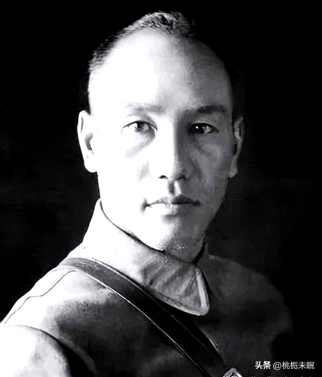 蒋介石算命故事_蒋介石算命先生说了什么呢_蒋介石给算的命