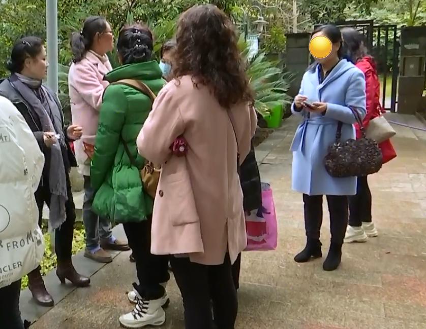 猫咪突然不吃不喝还吐白沫是怎么回事？