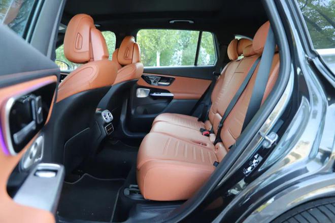 全新奔驰GLC 300 L 4MATIC 豪华型 7座价格_奔驰GLC 300 L 4MATIC 豪华型 7座评测_奔驰glc300七座报价及图片