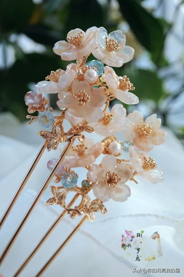 梦见住集体宿舍大楼是吉是凶？天秤座警惕职场危机，3招化解群体压力