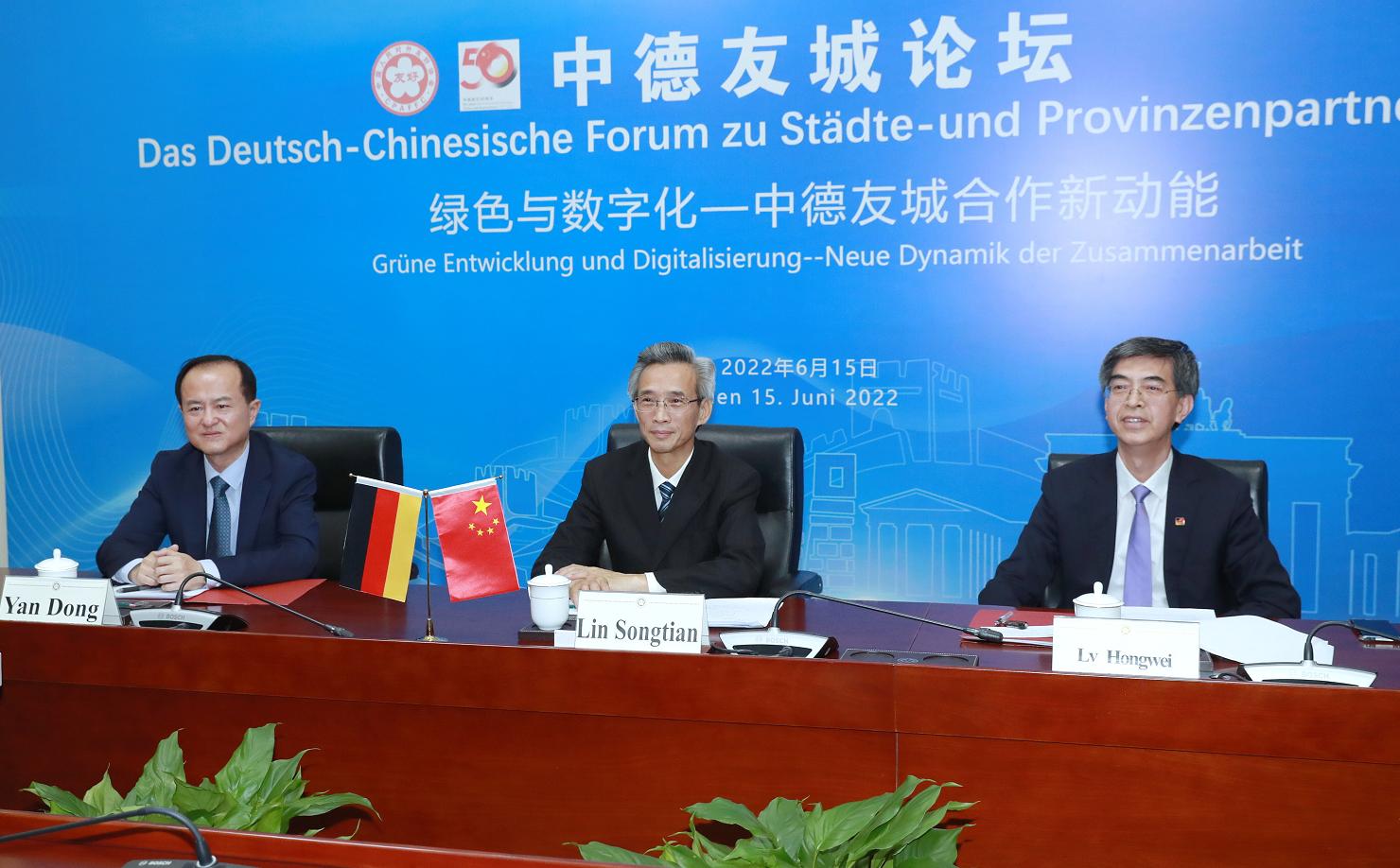 Baccarat Objectif Vase: Karya Seni Mewah dengan Kualitas Tinggi