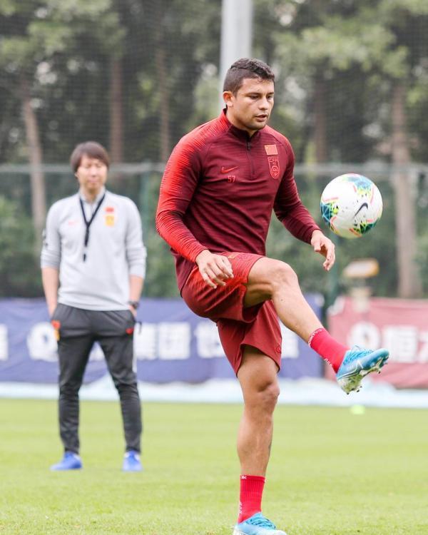 C罗集训为啥能笑得这么轻松? C罗集训为啥能笑得这么轻松?