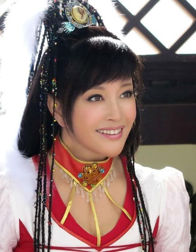 做梦梦到白发老奶奶好不好？深度解析与转运指南