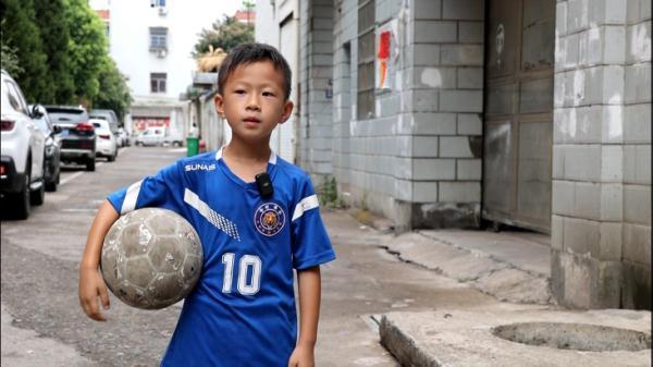 梅西颠球动作为什么能连做50次不落地? 梅西颠球动作为什么能连做50次不落地?