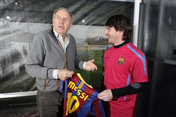 长得像梅西被路人追着拍照怎么办？