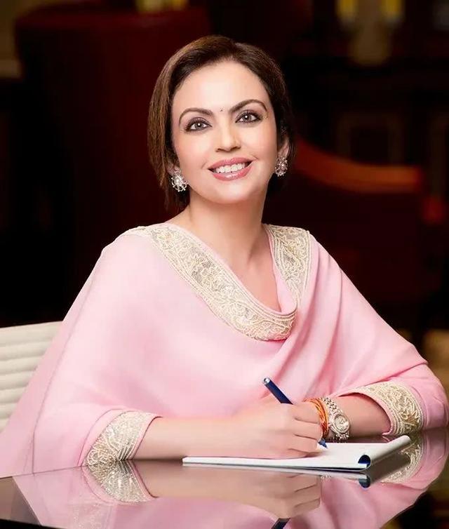 印度首富妻子妮塔的商业成就 印度首富妻子妮塔的商业成就