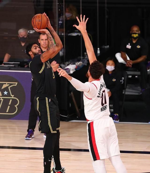 打爆约基奇！浓眉6记大帽！美国男篮无敌了