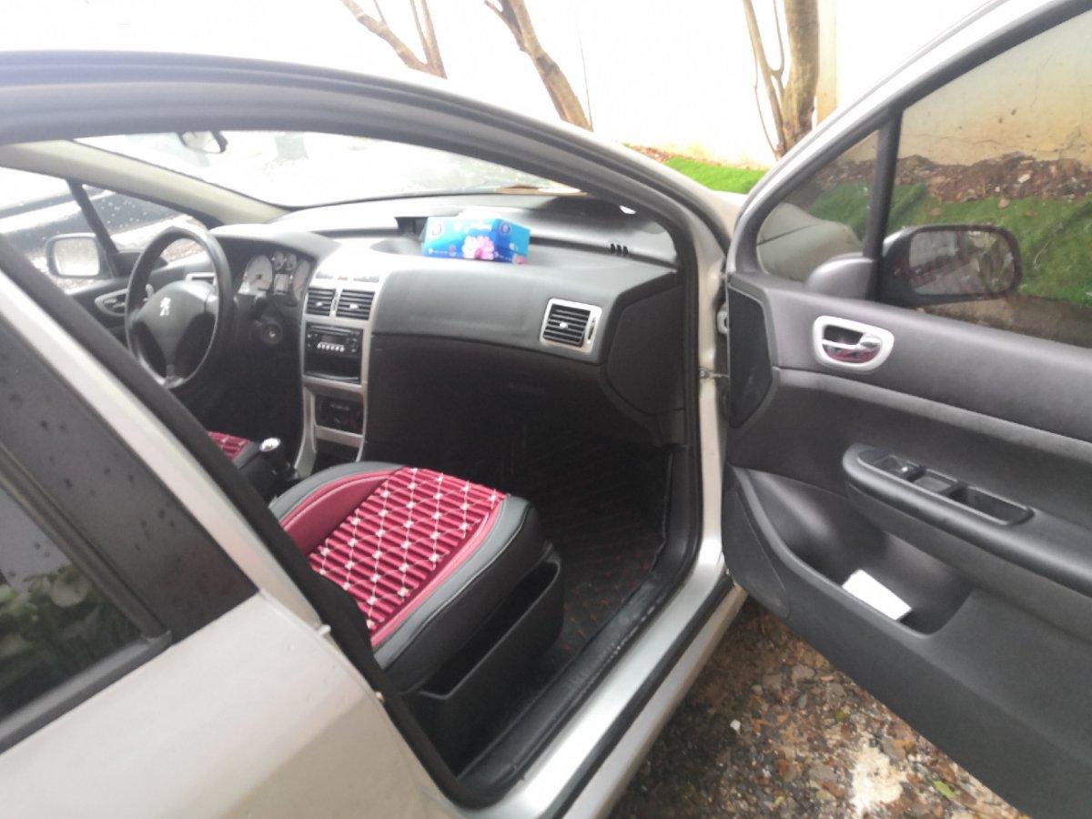 标致307三厢：家用车市场的经典之选，为何至今仍受青睐？