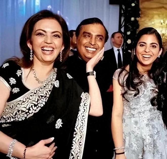 印度首富妻子妮塔，从平凡到顶级豪门的蜕变