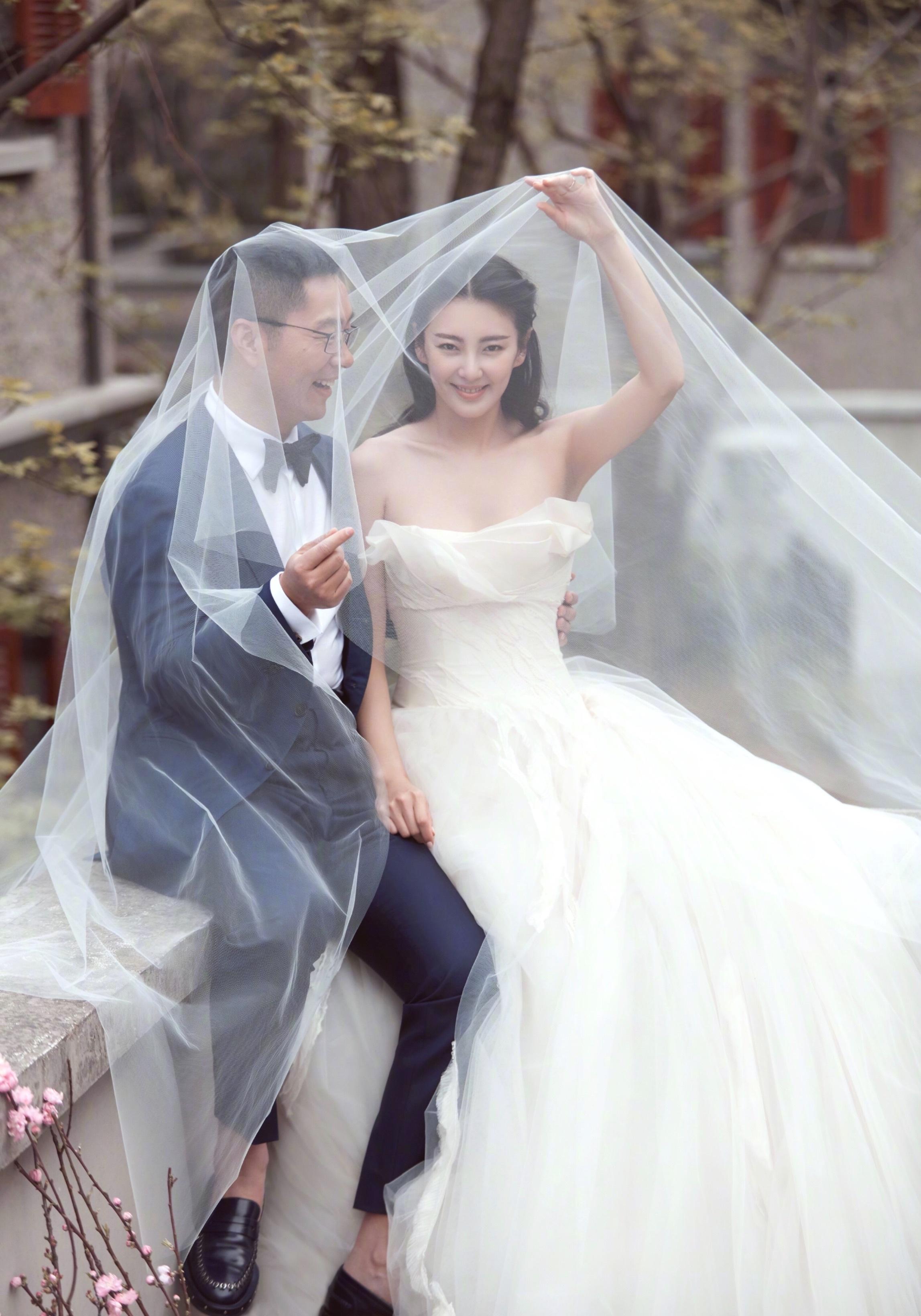 从甜蜜到仇恨：大S与汪小菲的命理解析与情感波动