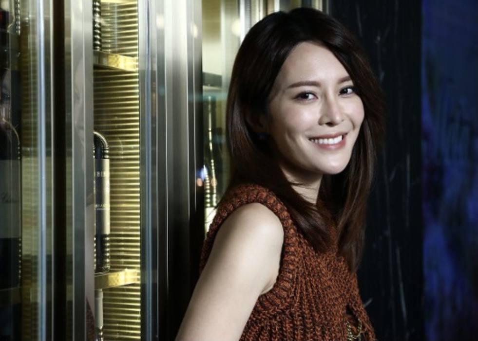 梦见我把头发剪短了？2025心理学解码：3步化解情感与事业困局