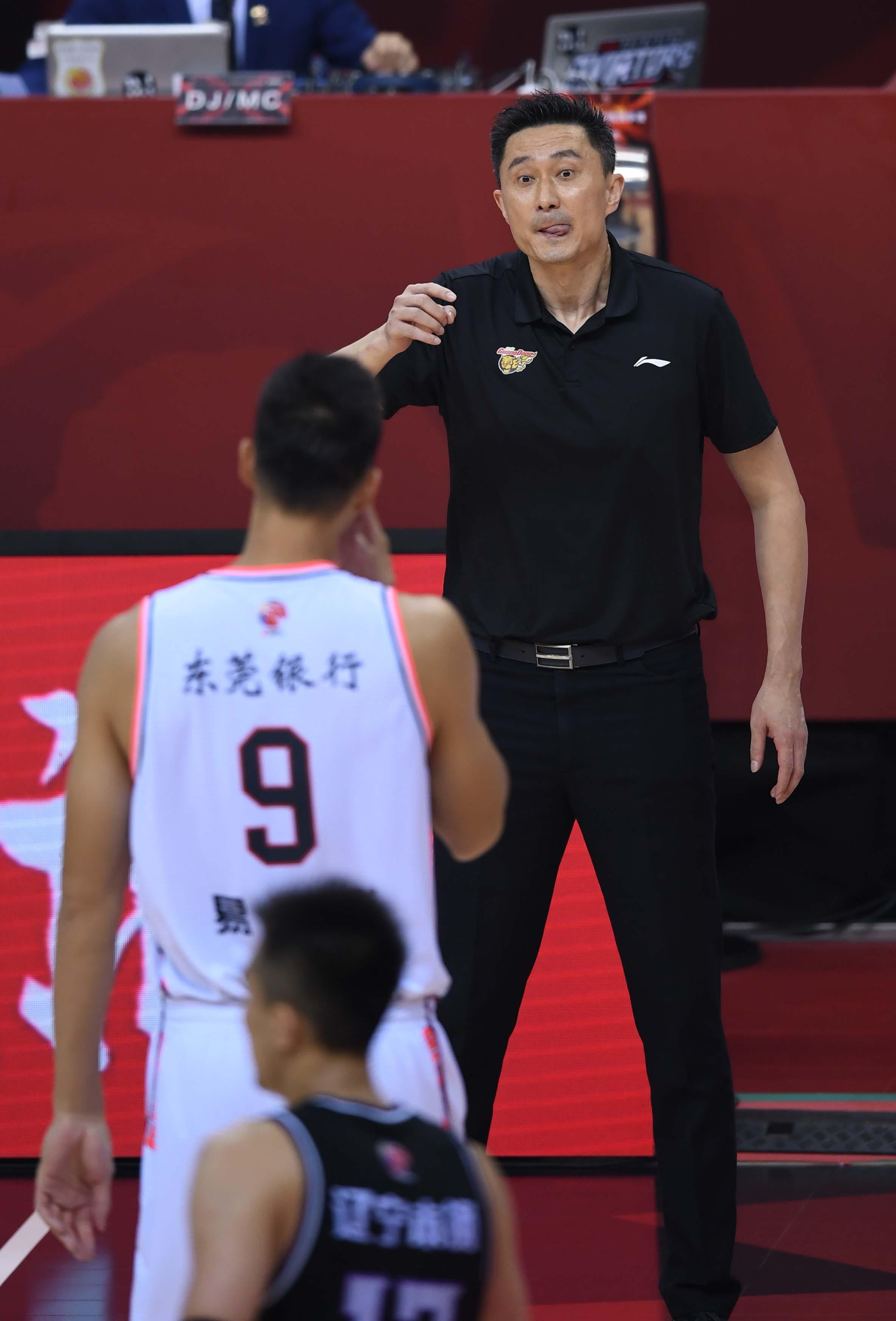 深入了解CBA联赛：赛事历史与发展，见证篮球辉煌