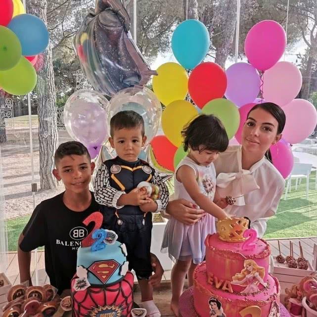 19岁的C罗凭什么能带队杀进欧洲杯决赛？