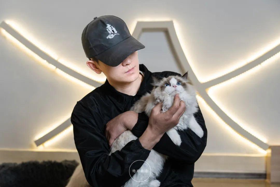 梦见拔腋毛是吉兆吗？2025年天蝎座危机预警与能量净化指南