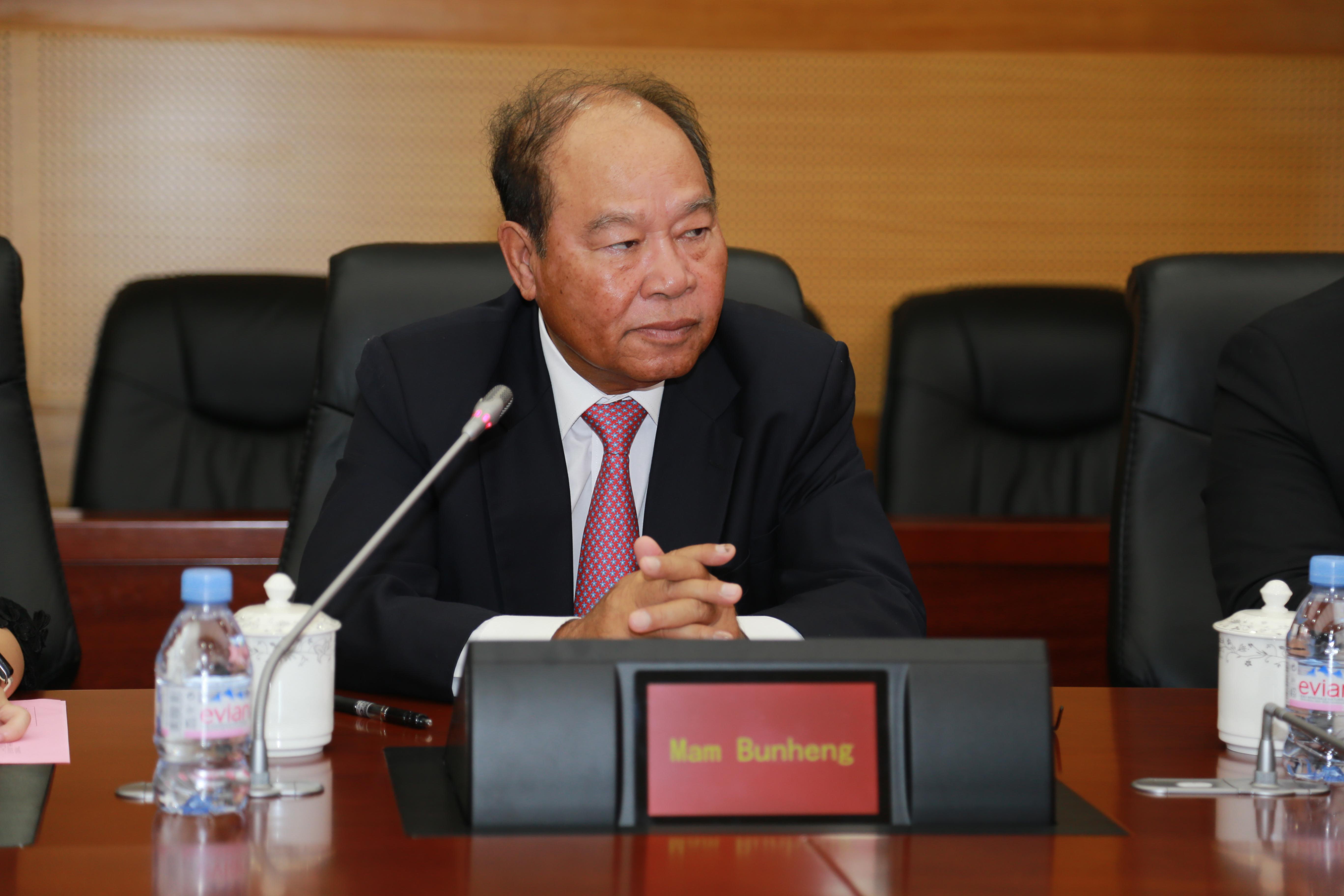 一汽森雅S80油耗高吗？每月油费压力大如何破局