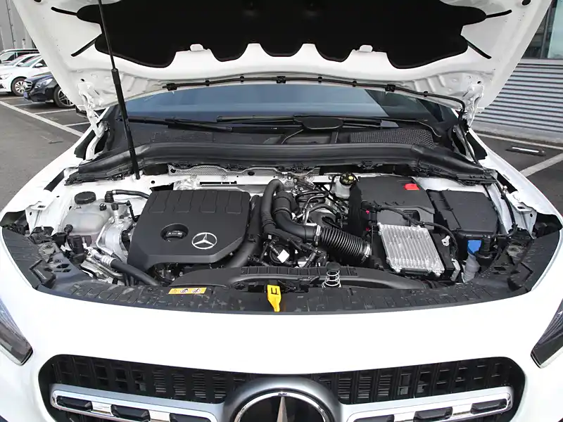 奔驰GLA发动机舱