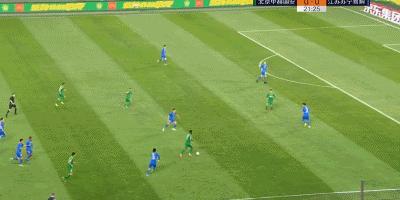 贝克汉姆的香蕉球为什么能划出诡异弧线？