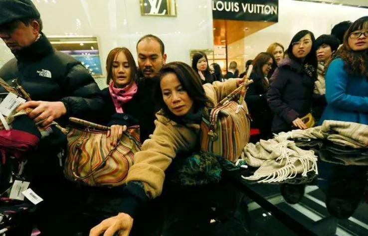 梦见看到女人乳头流水预示什么?2025年运势解码全指南 梦见看到女人乳头流水预示什么?2025年运势解码全指南