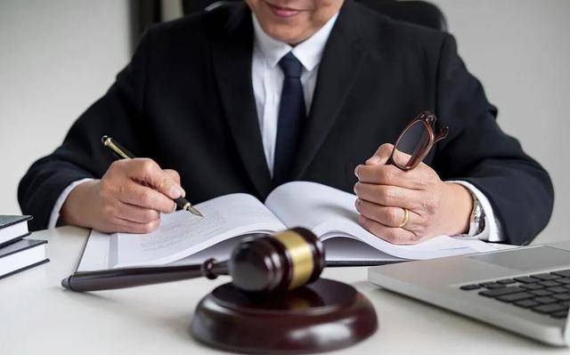 公司律师转专职律师需要什么条件?内行人揭秘要点 公司律师转专职律师需要什么条件?内行人揭秘要点