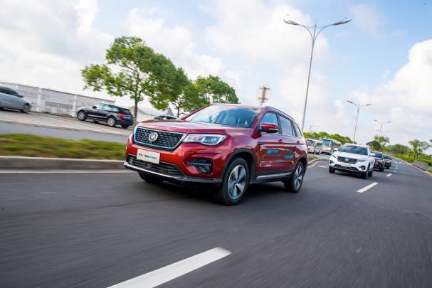 比亚迪论坛深度解析：用户互动与技术创新如何塑造品牌口碑，行业对比数据揭秘