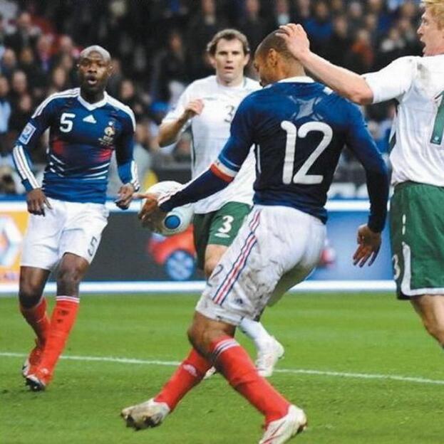 2025年梦见爸妈坟塌了预示什么？星座危机与转化指南