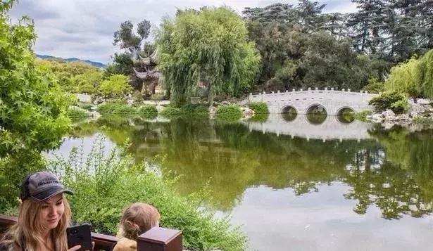 为什么华人论坛自拍区主播依依能靠聊天月入三万? 为什么华人论坛自拍区主播依依能靠聊天月入三万?