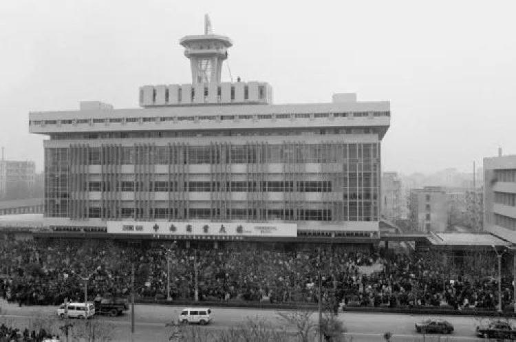 熊猫咪咪凭什么让80后边哭边唱？