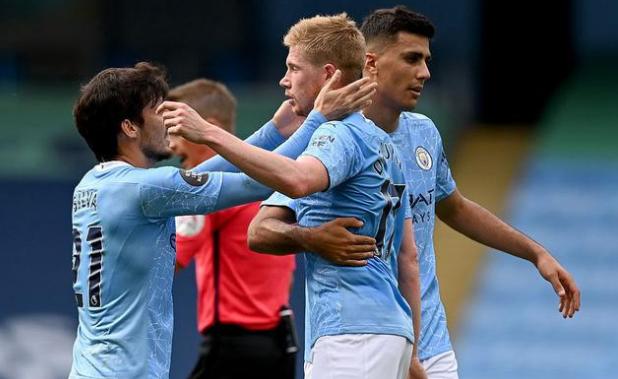 这个被梅西称为 完美10号 的男人到底有多强？