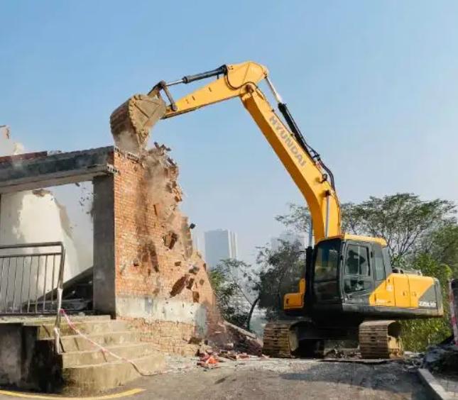 2025年梦见律师找我说事预示什么？3步化解危机全解析