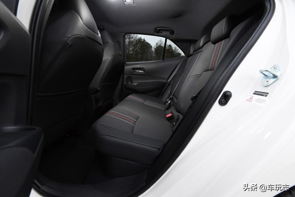 丰田卡罗拉锐放2023款报价及图片