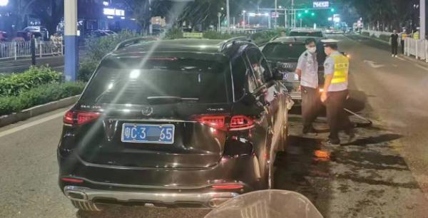 北京奔驰C300:豪华与性能的平衡之道,为何成为中高端市场热门之选? 北京奔驰C300:豪华与性能的平衡之道,为何成为中高端市场热门之选?