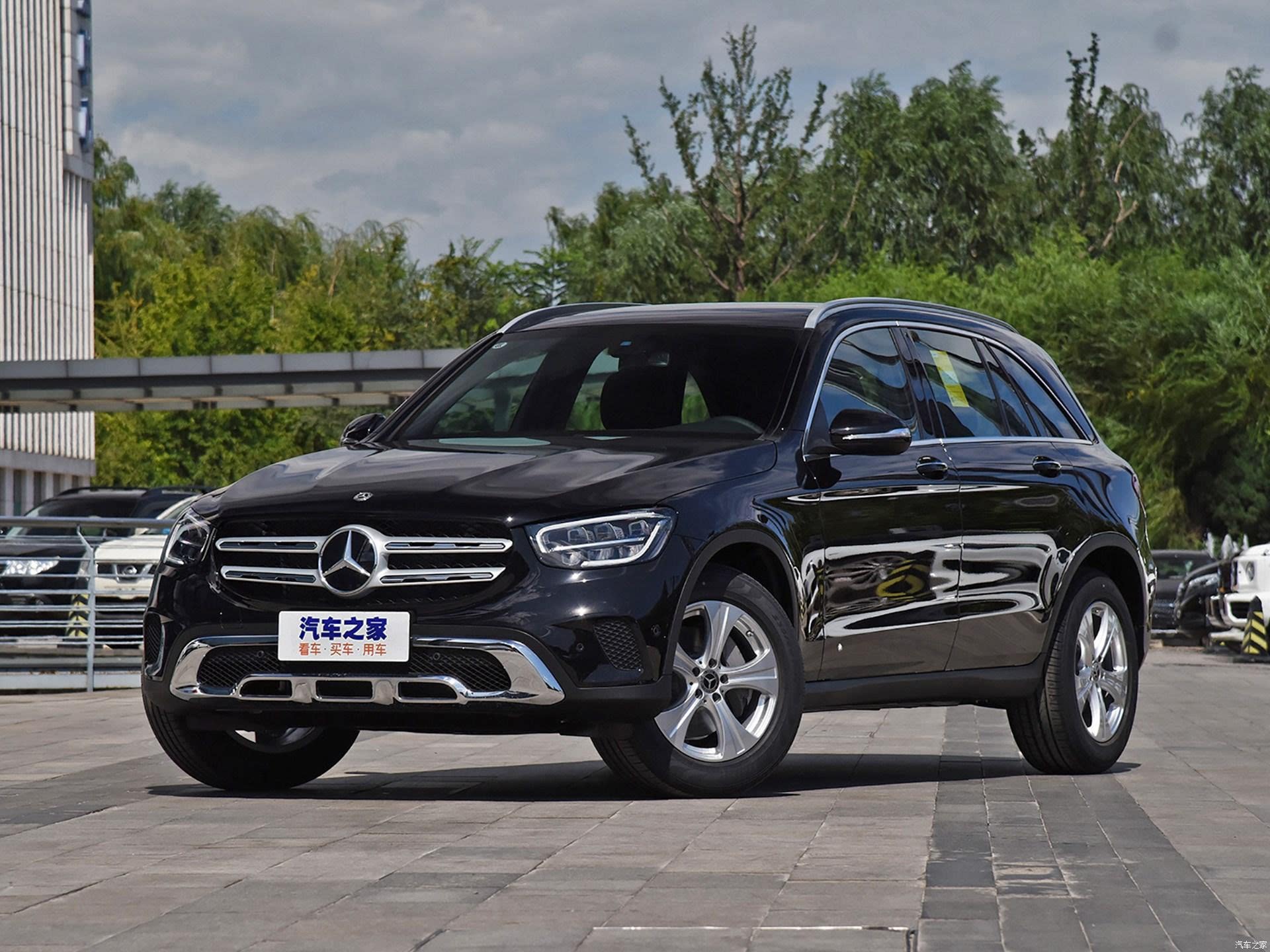 新款GLC最高涨幅5.6万元，价格逼近途锐，谁给奔驰的自信？