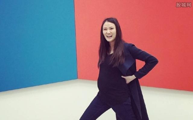 华人论坛为什么要集体扒皮李安琪？