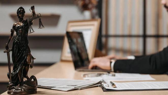 专职律师和兼职律师有哪些主要区别，该怎么选